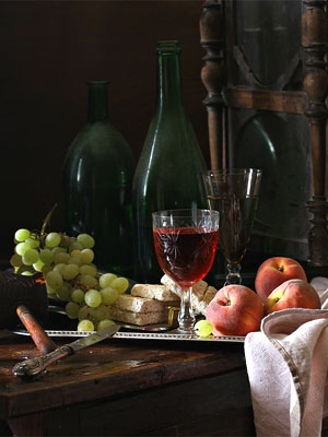 Красивый натюрморт с вино и виноградом
